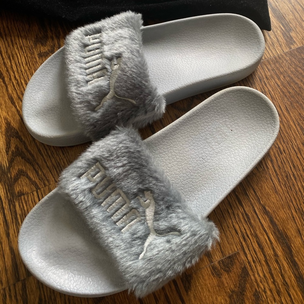 PUMA FUR SLIDE-FENTY gray slides with carrying bag